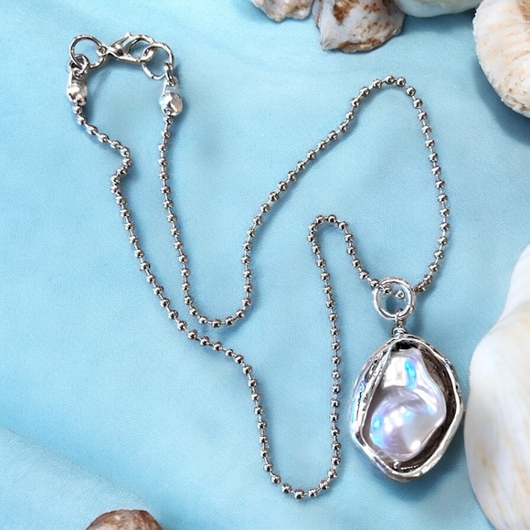 Silver toned Minimalist Necklace with an Iridescent Charm Baroque faux pearl - Picture 5 of 16